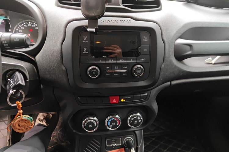 Used Jeep Renegade 2016 1.4T Manual Kinetic Edition Audio And AC Panel