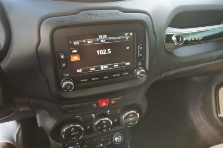 Used Jeep Renegade 2016 1.4T Automatic Jingneng Version+ Audio And AC Panel