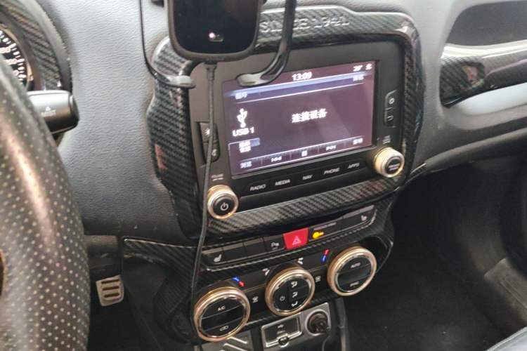Used Jeep Renegade 2016 1.4T Automatic Smart Edition Audio And AC Panel