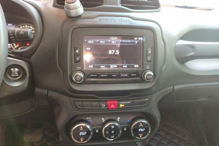 Used Jeep Renegade 2016 1.4T Automatic Jingneng Version+ Audio And AC Panel