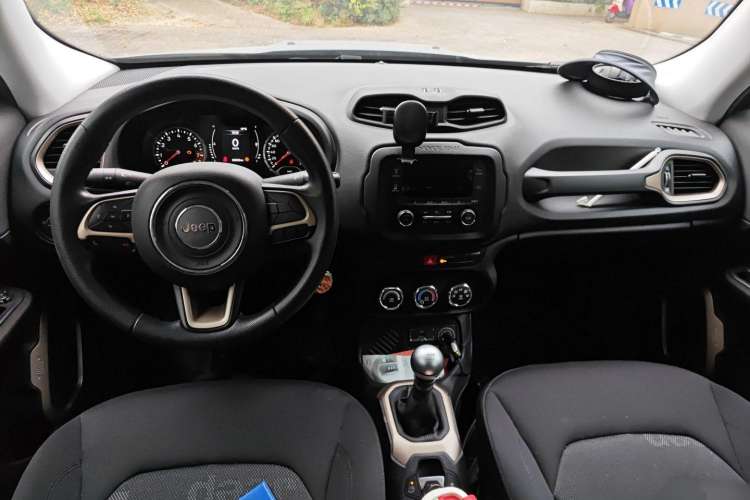 Used Jeep Renegade 2016 1.4T Manual Kinetic Edition Center Console