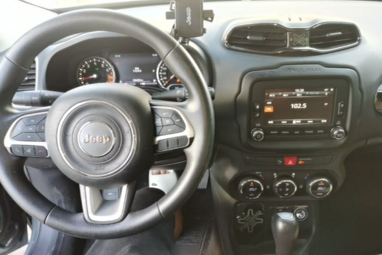 Used Jeep Renegade 2016 1.4T Automatic Jingneng Version+ Center Console