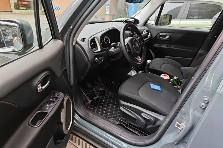 Used Jeep Renegade 2016 1.4T Manual Kinetic Edition Driver Seat