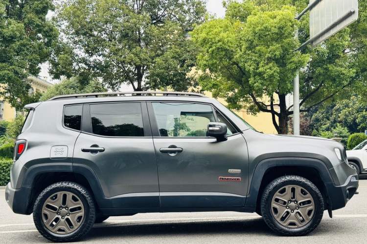 Used Jeep Renegade 2016 2.0L Automatic Four-Wheel Drive 75th Anniversary Tribute Edition Exterior 4