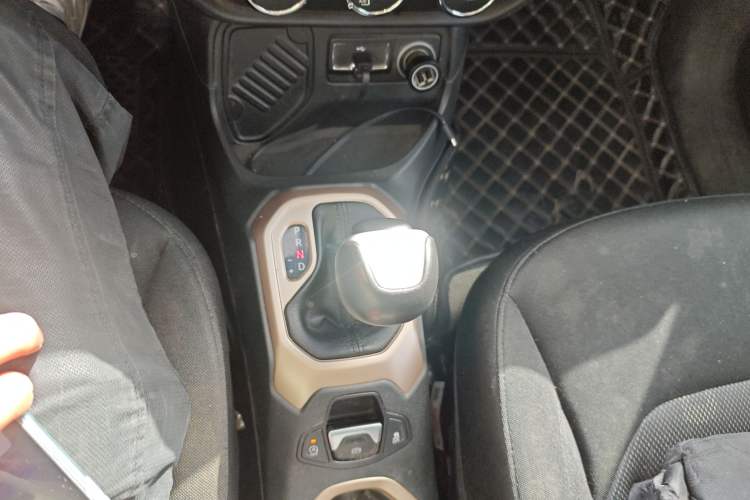 Used Jeep Renegade 2016 1.4T Automatic Jingneng Edition Gear Lever