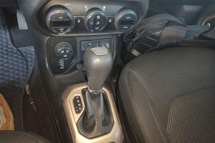 Used Jeep Renegade 2016 2.0L Automatic Four-Wheel Drive 75th Anniversary Tribute Edition Gear Lever