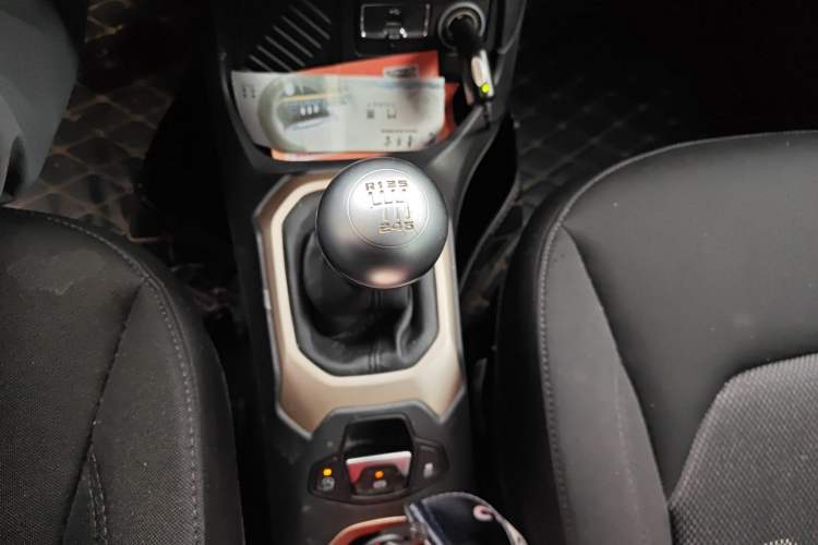 Used Jeep Renegade 2016 1.4T Manual Kinetic Edition Gear Lever