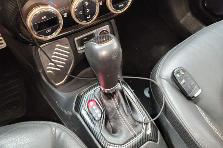 Used Jeep Renegade 2016 1.4T Automatic Smart Edition Gear Lever