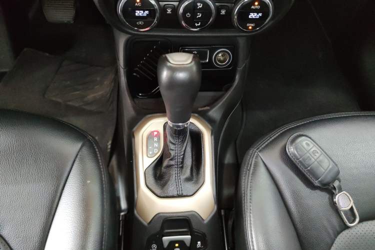 Used Jeep Renegade 2016 1.4T Automatic Jingneng Version+ Gear Lever