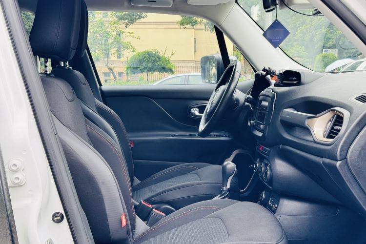 Used Jeep Renegade 2016 2.0L Automatic Four-Wheel Drive 75th Anniversary Tribute Edition Interior 11