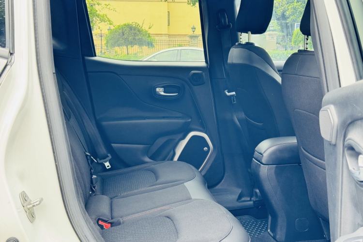 Used Jeep Renegade 2016 2.0L Automatic Four-Wheel Drive 75th Anniversary Tribute Edition Interior 12