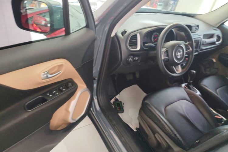 Used Jeep Renegade 2016 1.4T Automatic Jingneng Version+ Interior 3