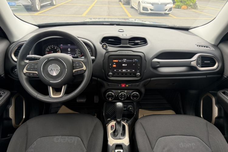 Used Jeep Renegade 2016 1.4T Automatic Jingneng Version+ Interior 3