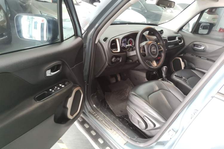 Used Jeep Renegade 2016 1.4T Automatic Jingneng Version+ Interior 3