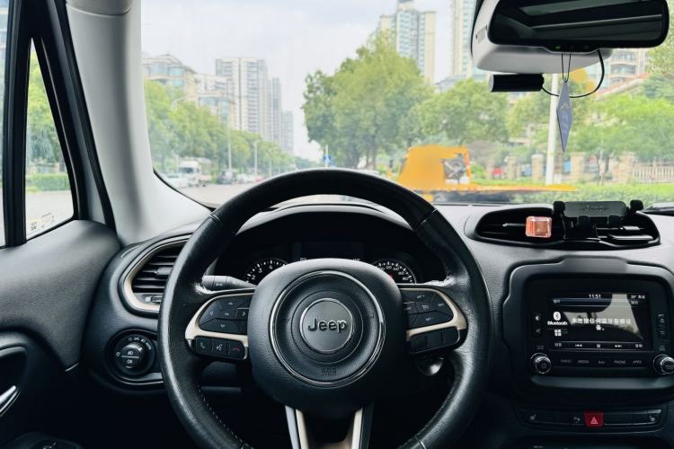 Used Jeep Renegade 2016 2.0L Automatic Four-Wheel Drive 75th Anniversary Tribute Edition Interior 4