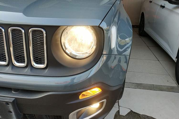 Used Jeep Renegade 2016 1.4T Automatic Jingneng Version+ Left Front Headlight