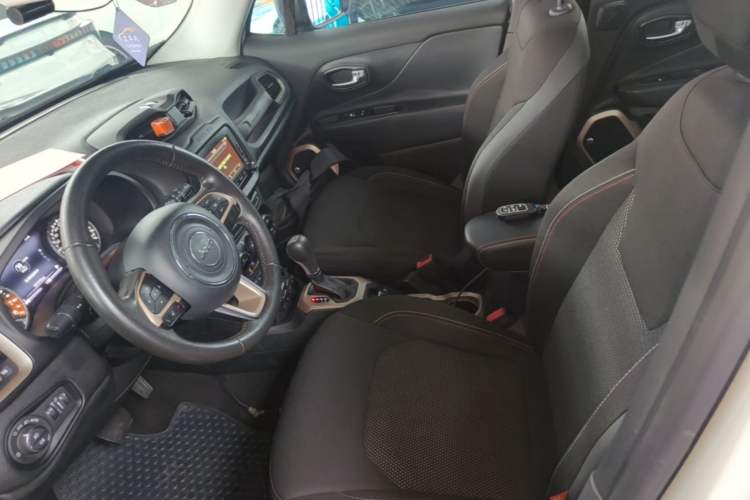 Used Jeep Renegade 2016 2.0L Automatic Four-Wheel Drive 75th Anniversary Tribute Edition Left Front Seat