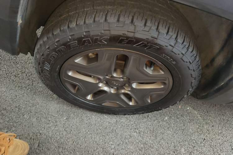 Used Jeep Renegade 2016 2.0L Automatic Four-Wheel Drive 75th Anniversary Tribute Edition Left Front Wheel Hub