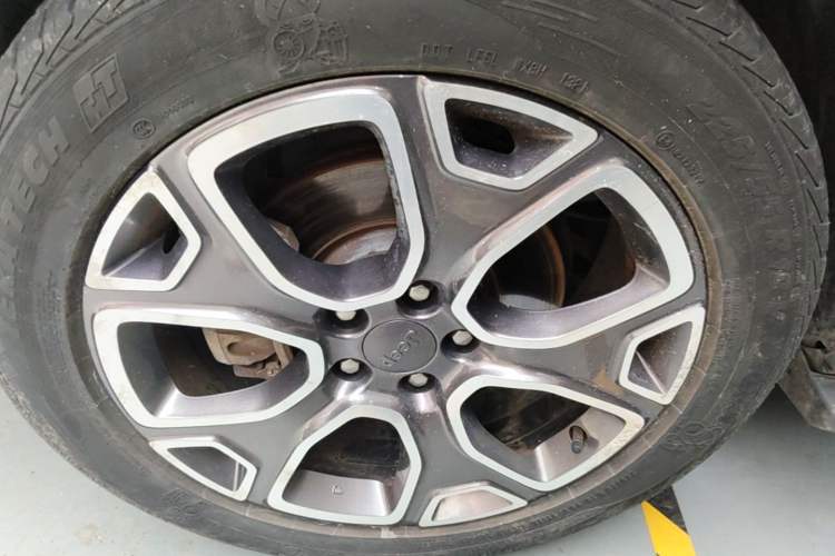 Used Jeep Renegade 2016 1.4T Automatic Smart Edition Left Front Wheel Hub