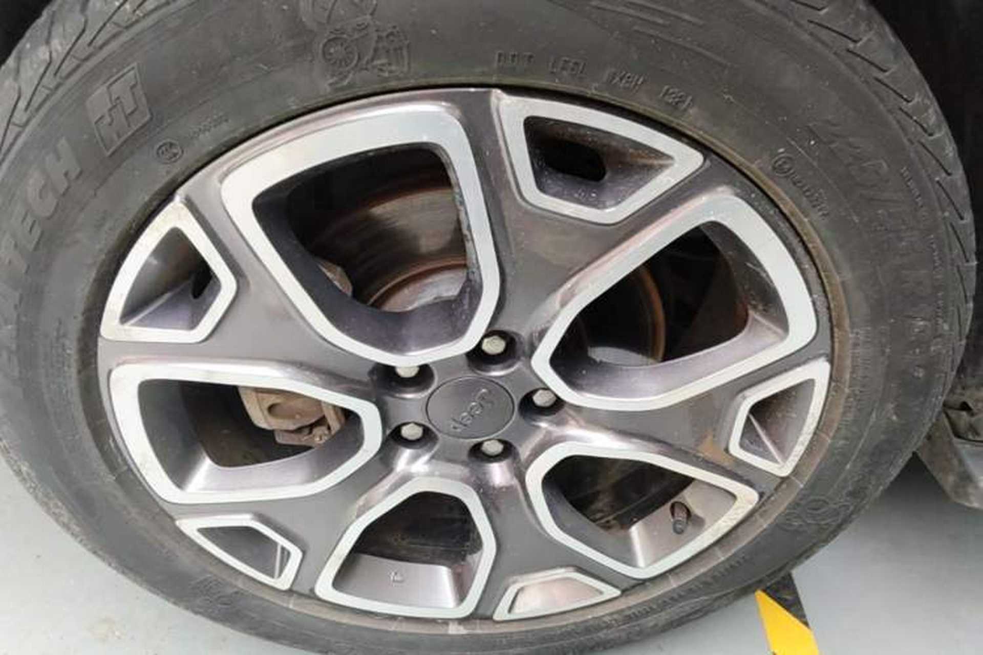 Used Jeep Renegade 2016 1.4T Automatic Smart Edition Left Front Wheel Hub