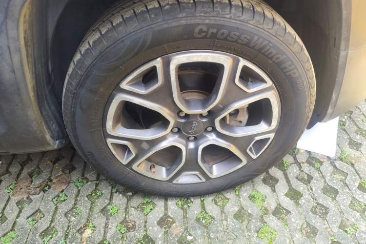 Used Jeep Renegade 2016 1.4T Automatic Smart Edition Right Front Wheel Hub