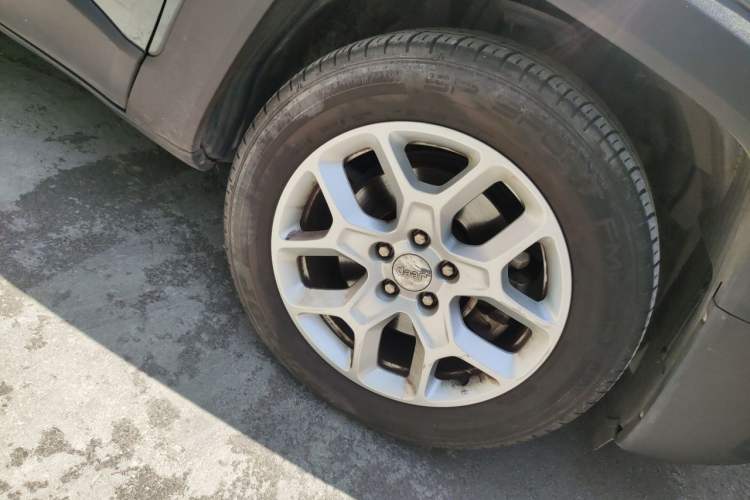 Used Jeep Renegade 2016 1.4T Automatic Jingneng Version+ Right Front Wheel Hub