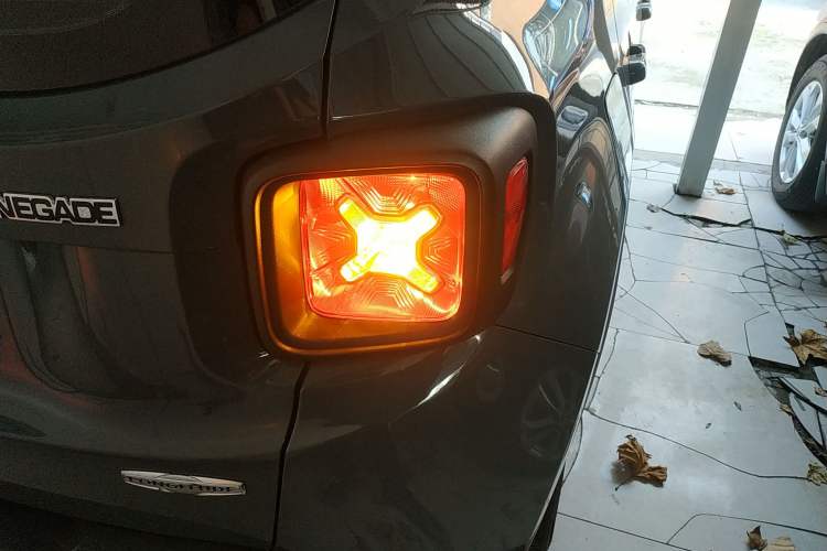 Used Jeep Renegade 2016 1.4T Automatic Jingneng Version+ Right Rear Taillight