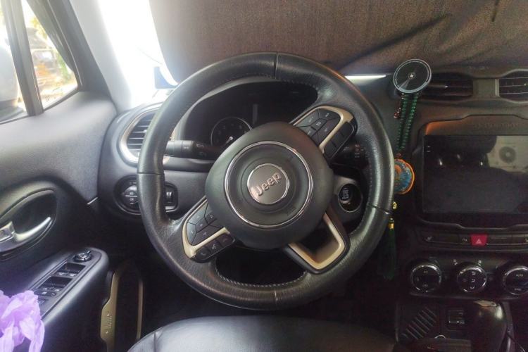 Used Jeep Renegade 2016 1.4T Automatic Smart Edition Steering Wheel