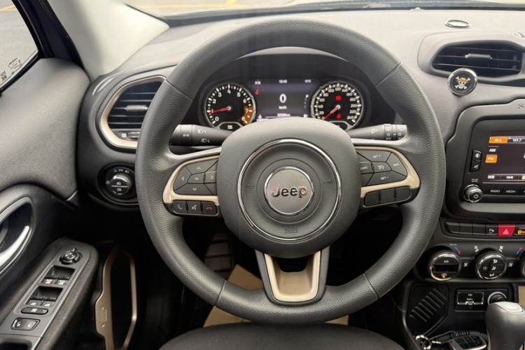 Used Jeep Renegade 2016 1.4T Automatic Jingneng Version+ Steering Wheel