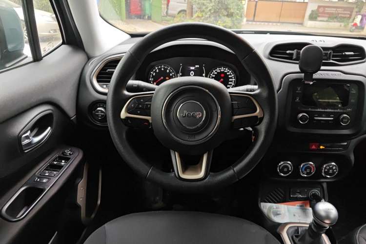 Used Jeep Renegade 2016 1.4T Manual Kinetic Edition Steering Wheel