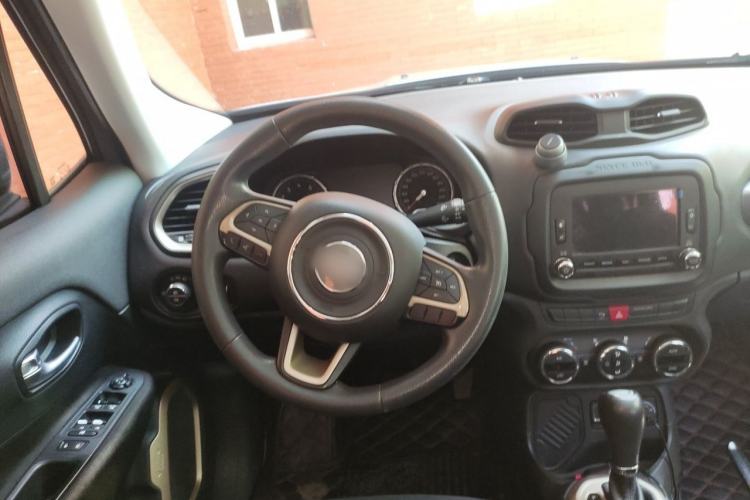 Used Jeep Renegade 2016 1.4T Automatic Jingneng Version+ Steering Wheel