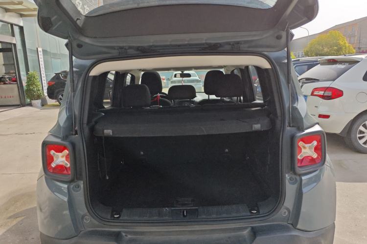 Used Jeep Renegade 2016 1.4T Automatic Jingneng Edition Trunk