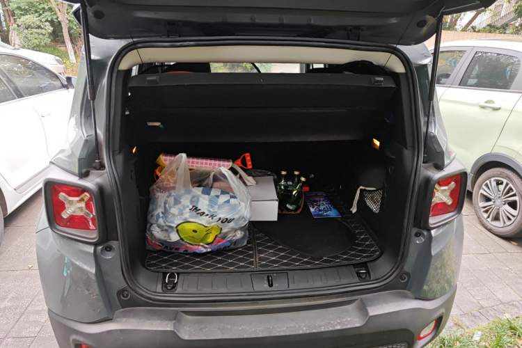 Used Jeep Renegade 2016 1.4T Manual Kinetic Edition Trunk