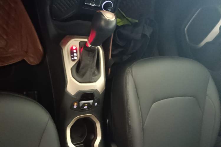 Used Jeep Renegade 2016 1.4T Automatic Kinetic Edition Gear Lever