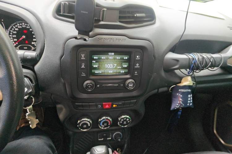 Used Jeep Renegade 2016 1.4T Automatic Jingneng Edition Audio And AC Panel