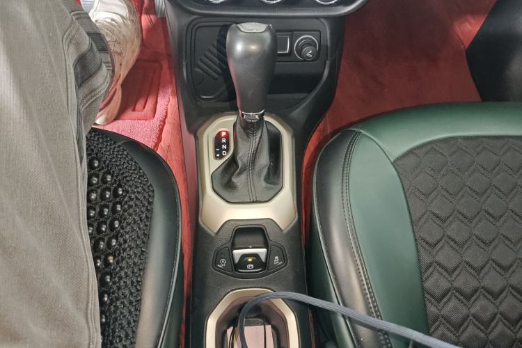 Used Jeep Renegade 2016 1.4T Automatic Kinetic Edition Gear Lever