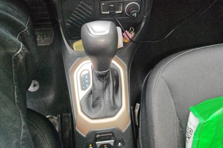 Used Jeep Renegade 2016 1.4T Automatic Jingneng Edition Gear Lever