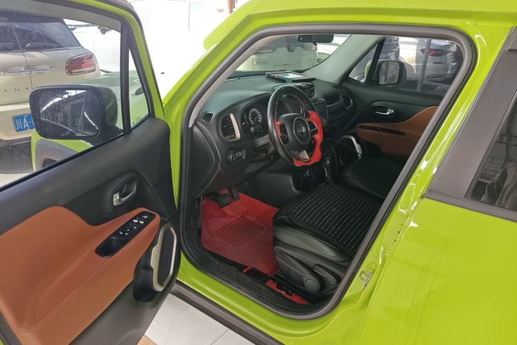 Used Jeep Renegade 2016 1.4T Automatic Kinetic Edition Interior 3