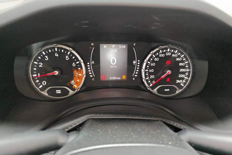 Used Jeep Renegade 2016 1.4T Automatic Jingneng Edition Odometer Close Up