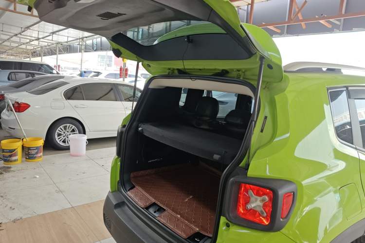 Used Jeep Renegade 2016 1.4T Automatic Kinetic Edition Trunk
