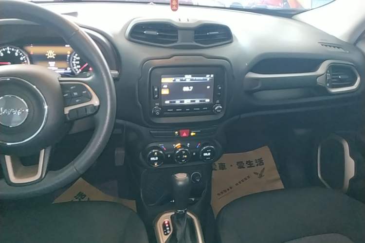 Used Jeep Renegade 2016 1.4T Automatic Jingneng Version+ Audio And AC Panel