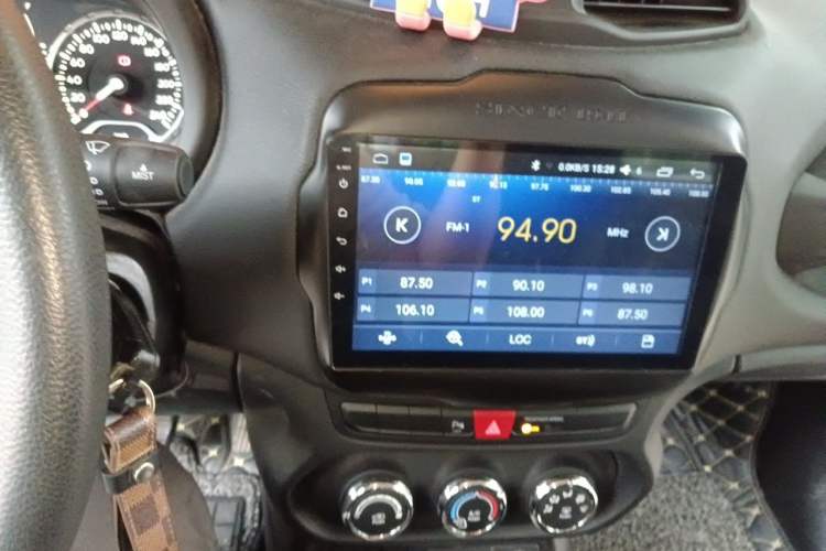 Used Jeep Renegade 2016 1.4T Automatic High-Energy Version Audio And AC Panel
