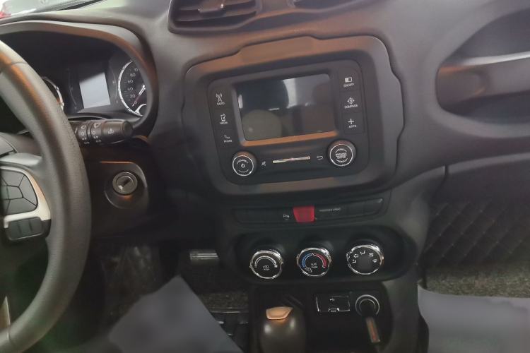 Used Jeep Renegade 2016 1.4T Automatic Jingneng Edition Audio And AC Panel