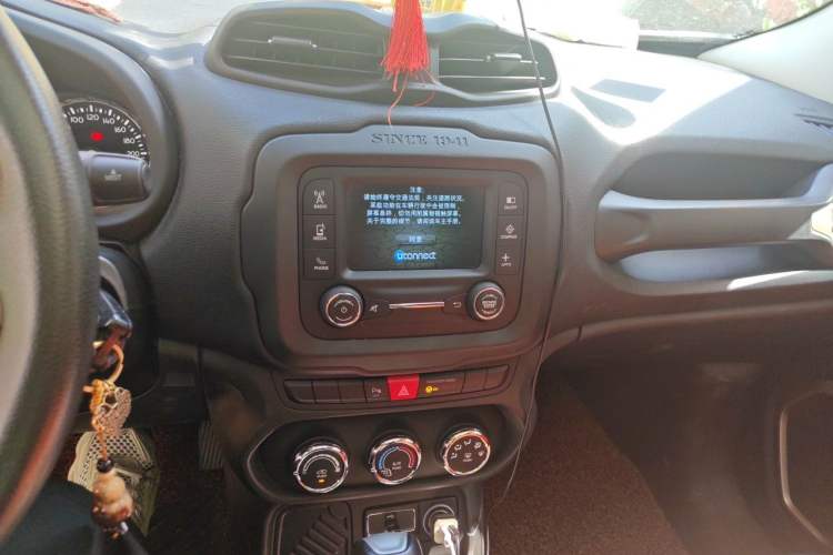 Used Jeep Renegade 2016 1.4T Automatic Jingneng Edition Audio And AC Panel