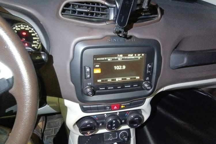 Used Jeep Renegade 2016 1.4T Automatic Jingneng Version+ Audio And AC Panel