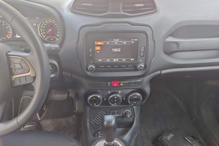 Used Jeep Renegade 2016 1.4T Automatic Jingneng Version+ Audio And AC Panel