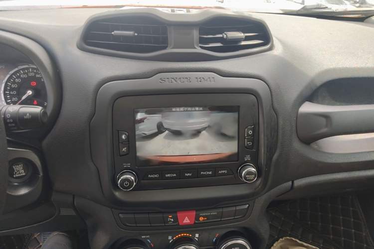 Used Jeep Renegade 2016 1.4T Automatic Jingneng Version+ Audio And AC Panel