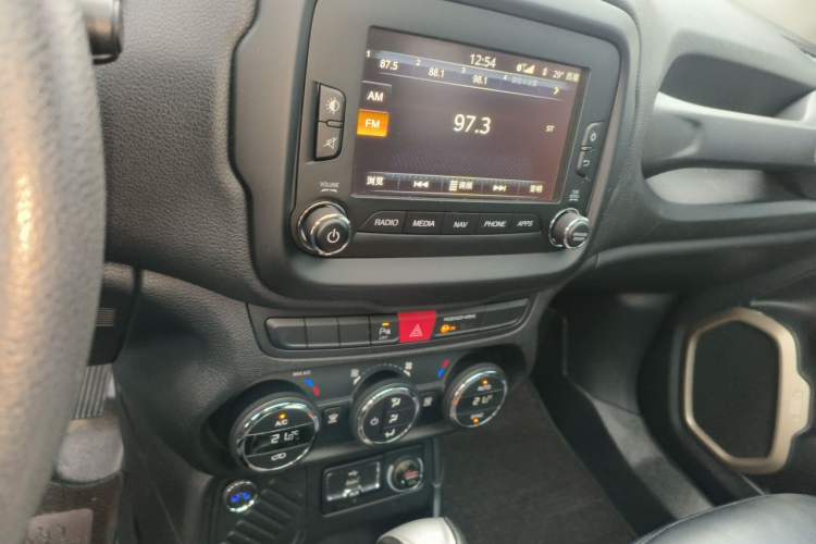 Used Jeep Renegade 2016 1.4T Automatic Jingneng Version+ Audio And AC Panel