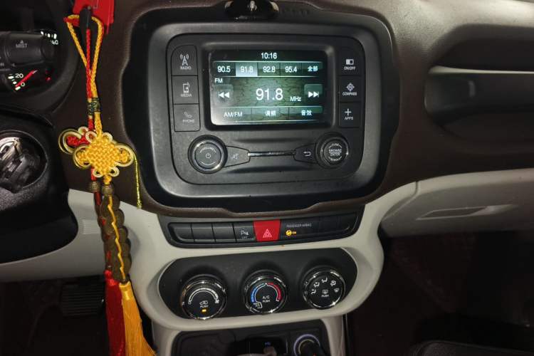Used Jeep Renegade 2016 1.4T Automatic Jingneng Edition Audio And AC Panel