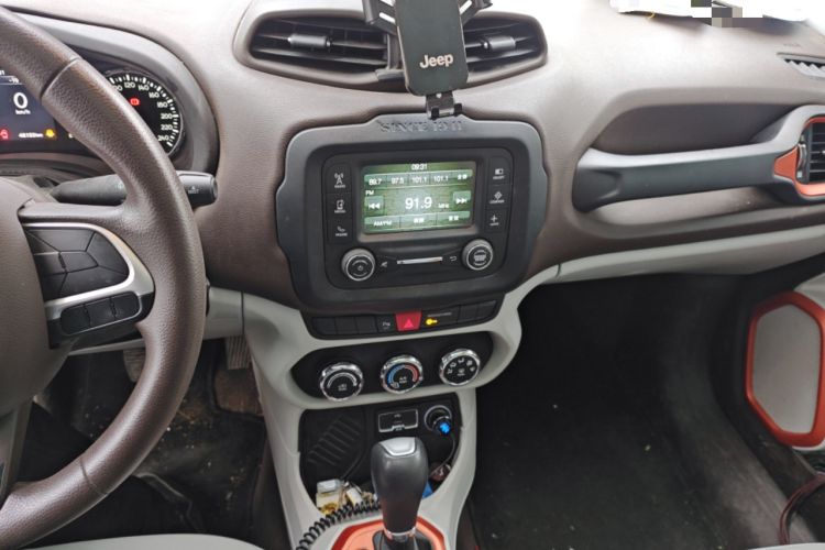 Used Jeep Renegade 2016 1.4T Automatic Jingneng Edition Audio And AC Panel